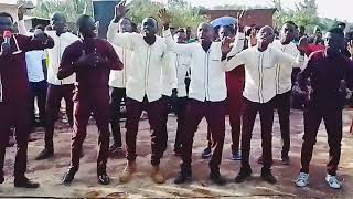 Kuba turiho uyu munsi by blessed choir ( live muri concert)