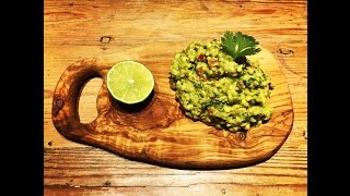 How to Make Easy-Peasy Guacamole