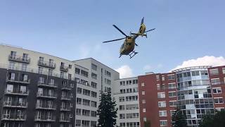 Bahçemize helikopter indi. Kalkışını dikkatle izleyin. Çılgın helikopter pilotu. Helikopter kazası