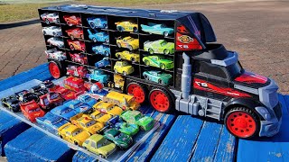 Colorful Cars & Big Black Trucks｜Pick up a miniature car and put it on the truck.