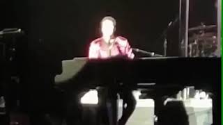 Lionel Richie Performs “Hello” at Ravinia