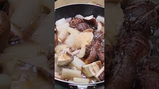 Braised Radish with Shiitake Mushroom / 표고버섯무조림 #Shorts