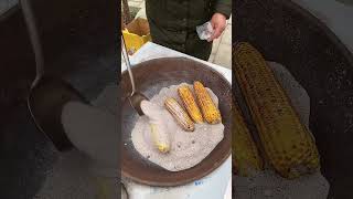 Fresh corn fried with salt has a unique flavor