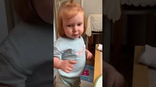 Как накормить ребёнка, когда она на грудном вскармливании?) #baby #дети #ребенок #девочка #малышка