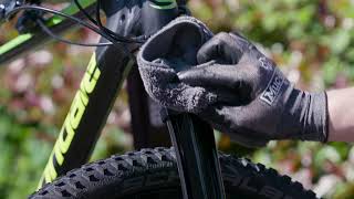 Why use Muc-Off Miracle Shine - See it in ACTION, it's like giving your Bike a Wax Coating...