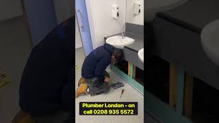 Expert Plumber London - Call 0208 935 5572