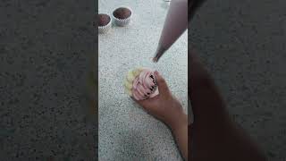 Cupcake Piping Technique Tutorial| Buttercream| Decorating techniques and Ideas| Flowers| Rose|viral