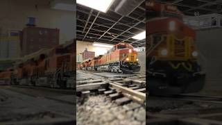 Massive #bnsf #hoscale Power Move #modeltrains #trainshorts #hoscaletrains #train #bnsfshorts