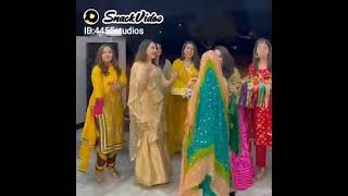 Bride dance on dhol | Bride and friends mehndi dance