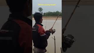 JARANG terjadi saat mancing helikopter turun#mancingdisungai #pesawatpemadamkebakaran #helicopter