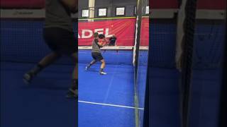 BIENTÔT LA VOLÉE DE REVERS DE COELLO ? Y’a du boulot 😂 #padel #padelvideo #padelhighlights #hotshot