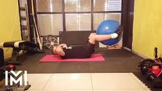 Stability ball leg extension crunch   פשיטות רגליים עם כדור משולב בטן