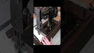 How to Sew on a Singer 128 Hand Crank from 1928 #Shorts #VintageSewingMachine