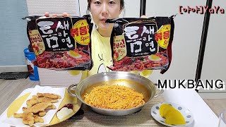 리얼먹방]틈새볶음면🍜(ft.용가리치킨)ㅣSpicy instant noodlesㅣ超辛いラーメンㅣChicken NuggetsㅣEATING SHOW l MUKBANG l ヤンガリーチキン