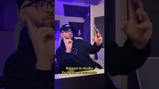 Rapper in studio - fa le foto di nascosto