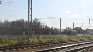 Two Finnish Dv12 locomotives depart Rovaniemi with great dieselsound!