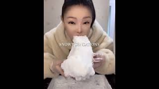 ICE QUEEN EATING SQUEAKY FREEZER FROST #iceeatingasmr #iceeatingonlybites #squeakybites