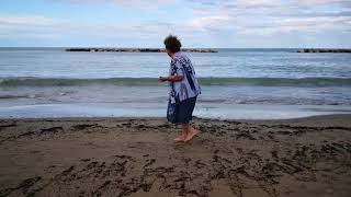 Salve a tutti Amici oggi c'è tutta ombra in spiaggia...!