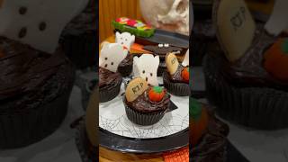 Graveyard trests: Halloween cupcake magic. #baking #halloween #halloweenfood #cupcakes #food #shorts