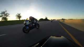 Kawasaki ZX10r (2011) vs Suzuki GSXR 1000 (2012)