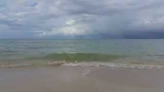 Ocean Surf in Roatan at Mayan Princess Resort, Honduras (2014.12.02) HD 1920x1080