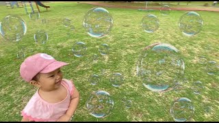 KEIANNA SENANG SEKALI JALAN SORE SAMBIL MAIN BUBBLE