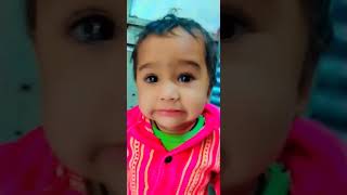 प्यारी बच्ची क्या बोल रही है 🤔 cute baby #shorts #viral #youtubeshorts