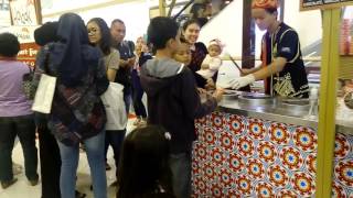 Funny ice cream trick summarecon mall