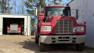 1987 Mack R model wrecker rage next to a 1983 mack Cruise-liner