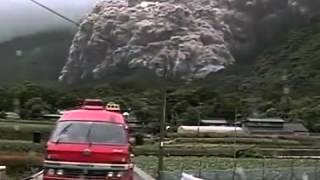 Dome collapse and pyroclastic flow at Unzen Volcano   YouTube