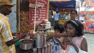 Eating Pani Puri / Golgappa | At Low Prices 10 Rs 6 Piece | Indian Street Food | Bengal Vlog