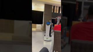 Amazing! ROBOT Waiter in Taiwan #shorts #shortvideo