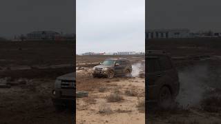 Нива и паджеро в заносе грязь на джип спринте #niva #pajero #offroad #uaz #delica #sprint #race