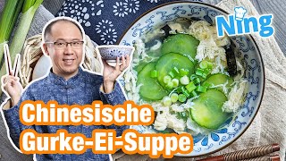 Chinesische Suppe mit Gurke und Ei