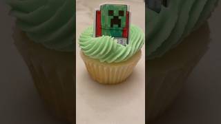 Minecraft cupcakes.