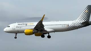 vueling tomando tierra aeropuerto Barcelona