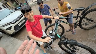 Barish Me Cycle Chal Raha 😱 | Yaatri