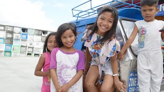 Philippines / Manila Slums / Navotas Cemetery