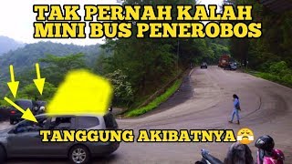 TAK MAU MENGALAH, 3 MINI BUS INI HADANG TRUK MUATAN, TANGGUNG AKIBATNYA..