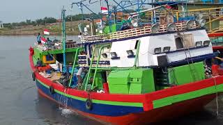 KAPAL MOTOR PORSENKU MELUNCUR KE MUARA BARU#nelayan #viral #kapal #kapallaut #kapalnelayan #rpm #jyp