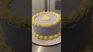 💛 #cakedecorating #cake #baking