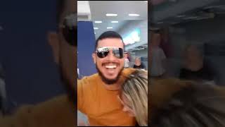 MINHA VIZINHA SE ENCONTRANDO COM FAMILIARES NO AEROPORTO DO RIO DE JANEIRO