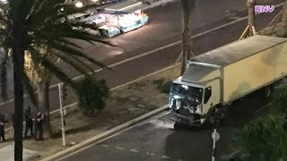 Strage di Nizza - Camion sulla folla - Diretta Twitter e immagini #nice #nizza