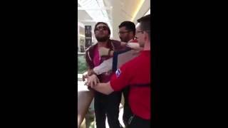 Un mec pète les plombs dans l'Apple Store de Dijon avec une boule de pétanque