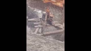 #Amazing Excavator 😲#Danger work #danger excavator@construction carne