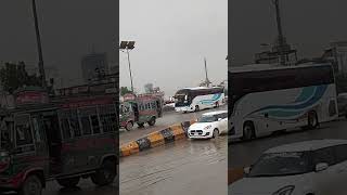 Barish ka mosam hai Karachi ma PHR b buses jarahi hen  allah khairyat SA Manzil ponchaye