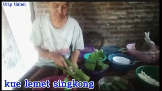 Membuat makanan kue tradisional kue lemet dari singkong,hidup di desa