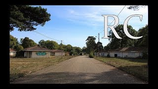 RC. 170 maisons abandonnées dans l'ancienne cité américaine.