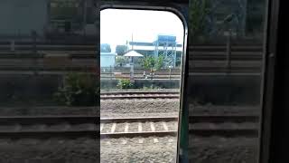 KRL akan memasuki stasiun Jatinegara...#shorts #keretaapi #ptkai