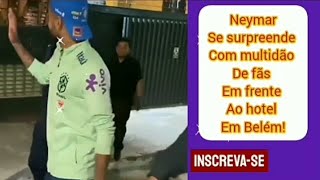 Neymar se surpreende com multidão de fãs em frente ao hotel em Belém!